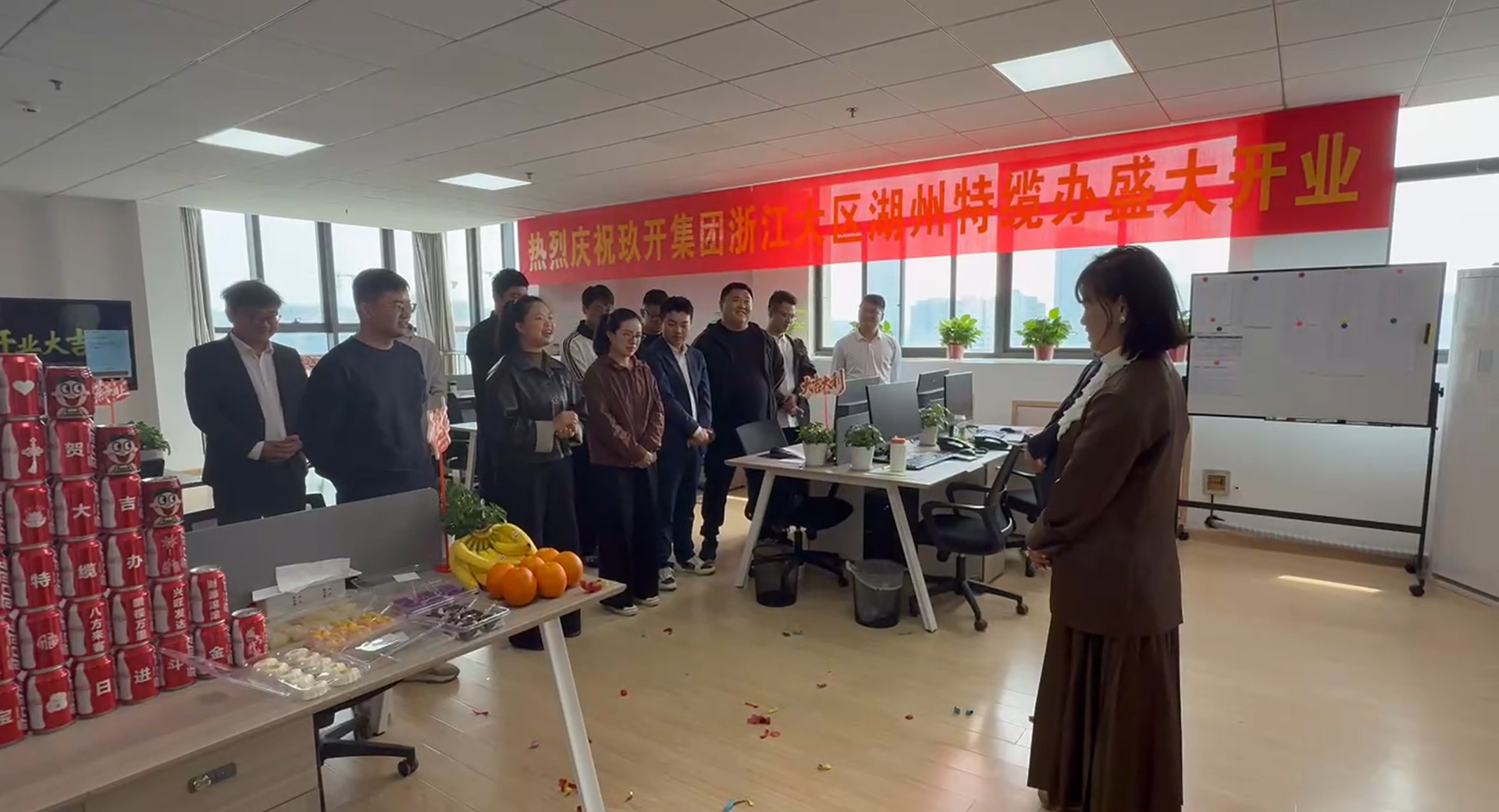 优惠活动办理大厅集团吴总司理讲话